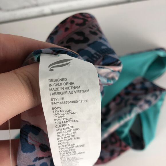 Fabletics Harlow Halter Reversible Sports Bra Dunes Lunar Blue Sz. L/10 NEW - Picture 10 of 10